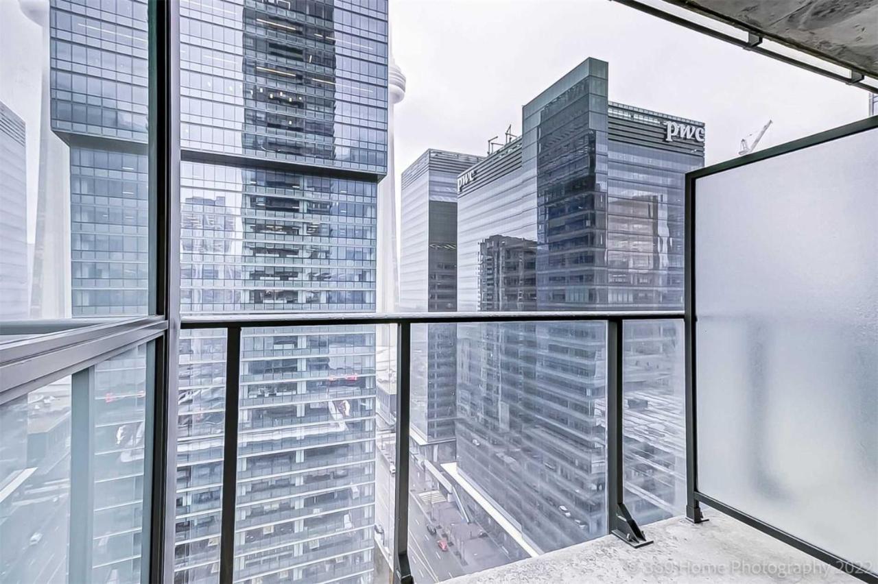 Prime Location - Stunning 2-Bdrm Condo Τορόντο Εξωτερικό φωτογραφία