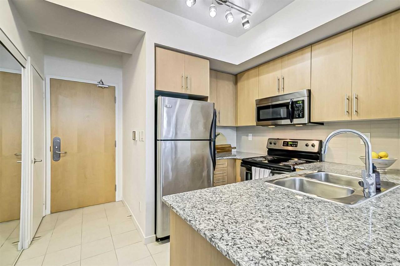 Prime Location - Stunning 2-Bdrm Condo Τορόντο Εξωτερικό φωτογραφία