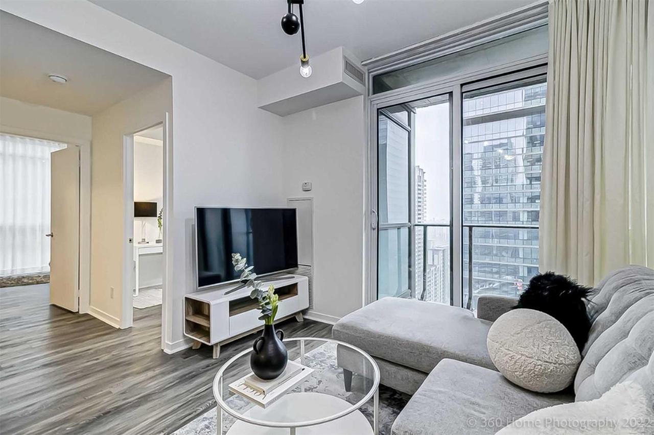 Prime Location - Stunning 2-Bdrm Condo Τορόντο Εξωτερικό φωτογραφία