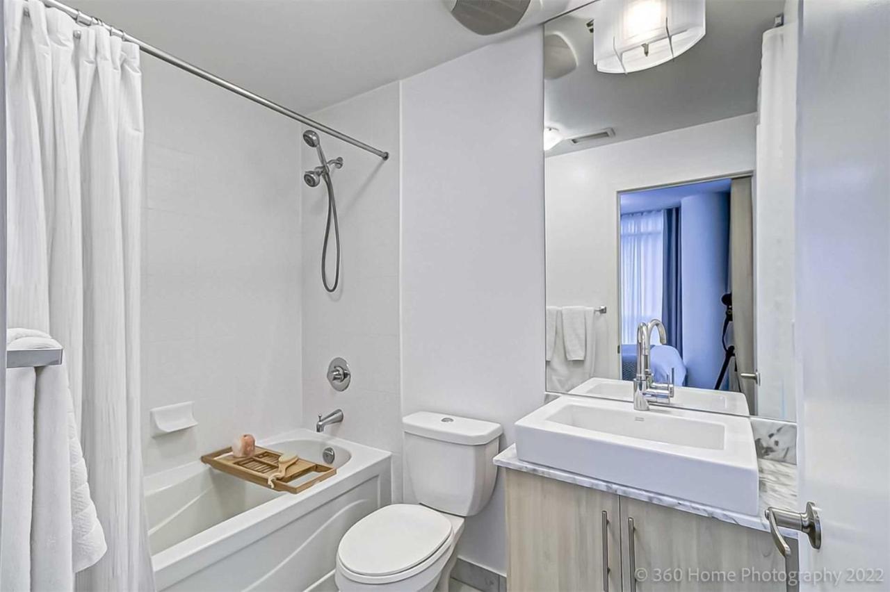 Prime Location - Stunning 2-Bdrm Condo Τορόντο Εξωτερικό φωτογραφία